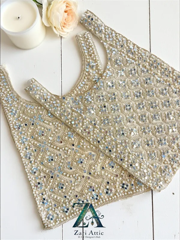 Zari_Embroidered_Mirror_Neckline