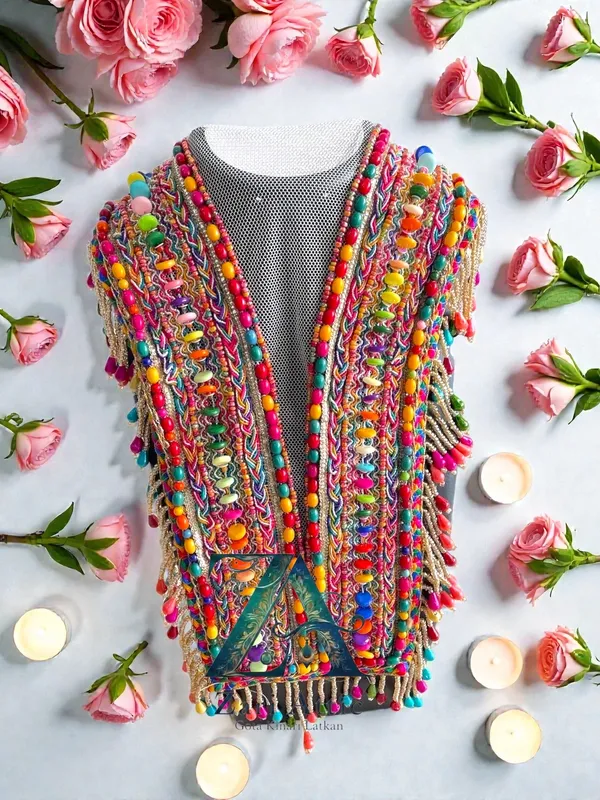 Trendy_Neckline_PatchRainbow_-2554