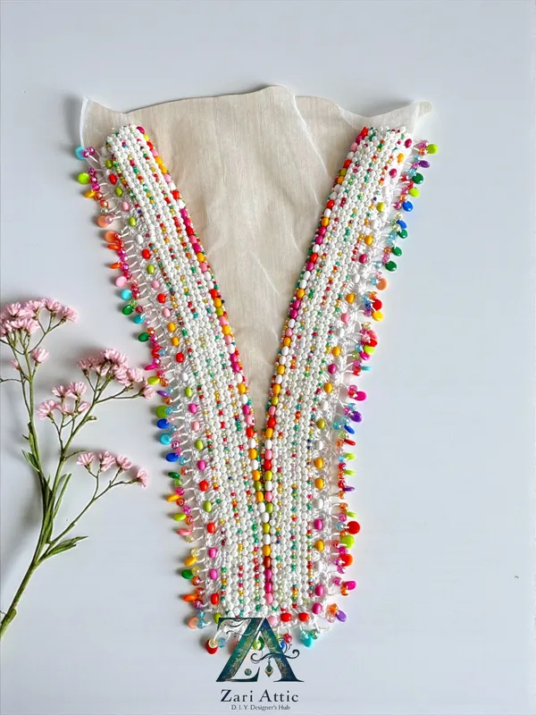 Cut-Dana_Mirror_Neckline_Patch-White-Multicolour