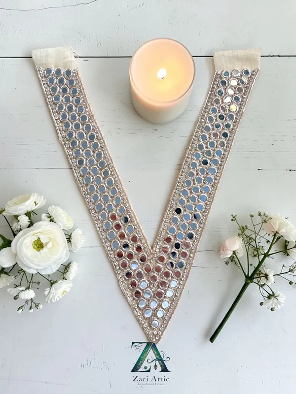Trendy_Mirror_Neckline_Patches