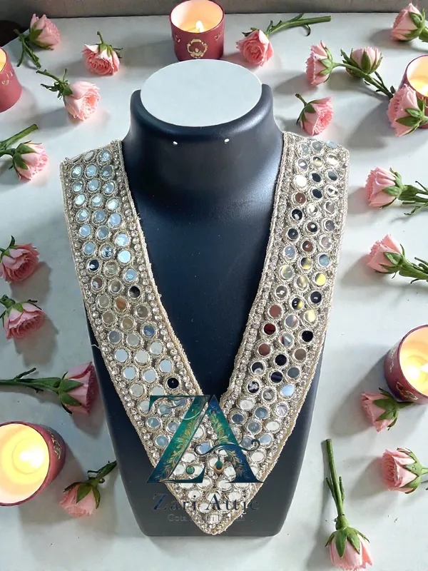 Trendy_Mirror_Neckline_Patches