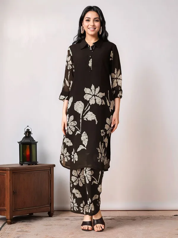 Black_Floral_Printed_Cotton_Blend_Straight_Kurta_With_Printed_Cotton_Blend_Trouser_For_Women
