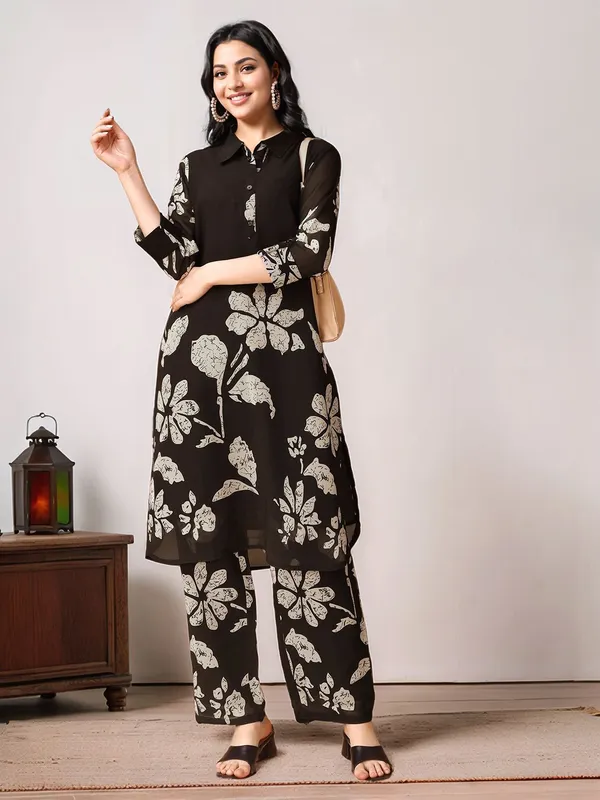 Black_Floral_Printed_Cotton_Blend_Straight_Kurta_With_Printed_Cotton_Blend_Trouser_For_Women