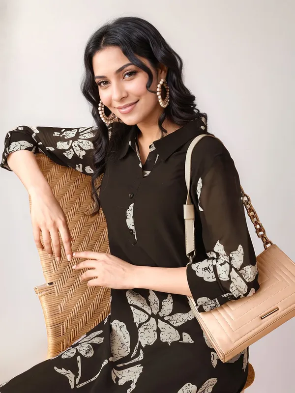Black_Floral_Printed_Cotton_Blend_Straight_Kurta_With_Printed_Cotton_Blend_Trouser_For_Women