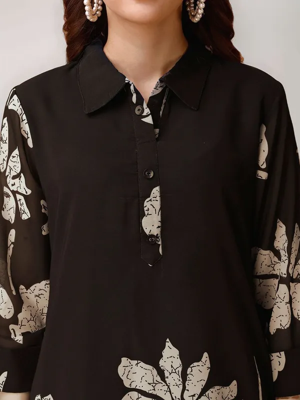 Black_Floral_Printed_Cotton_Blend_Straight_Kurta_With_Printed_Cotton_Blend_Trouser_For_Women