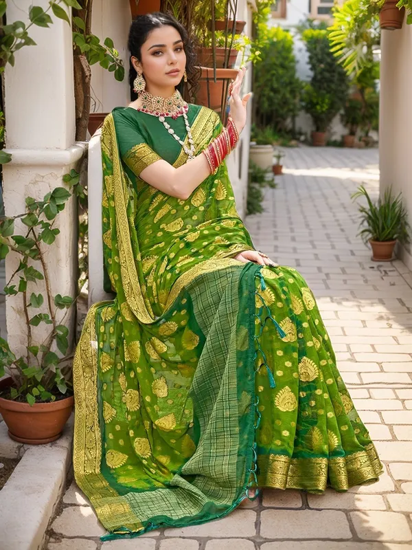 Red_Woven_Tie_&_Dye_Nylon_Silk_Saree_For_Women