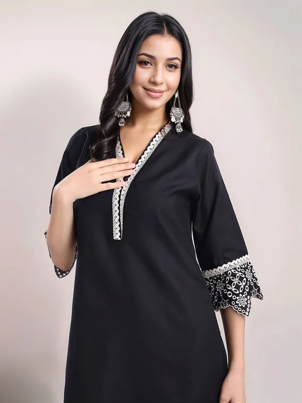 Black_Solid_Embroidered_Cotton_Blend_Straight_Kurta_With_Solid_Cotton_Blend_Trouser_For_Women