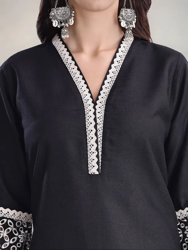 Black_Solid_Embroidered_Cotton_Blend_Straight_Kurta_With_Solid_Cotton_Blend_Trouser_For_Women