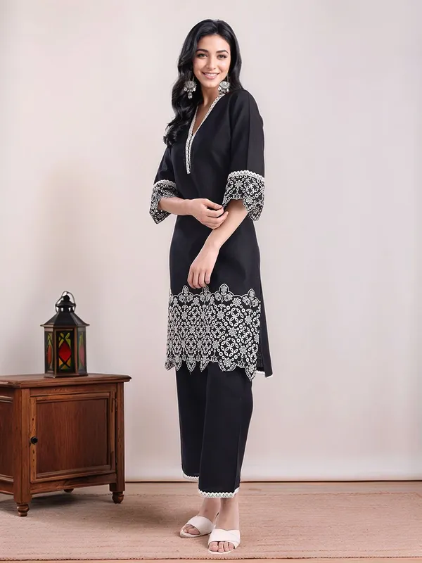 Black_Solid_Embroidered_Cotton_Blend_Straight_Kurta_With_Solid_Cotton_Blend_Trouser_For_Women