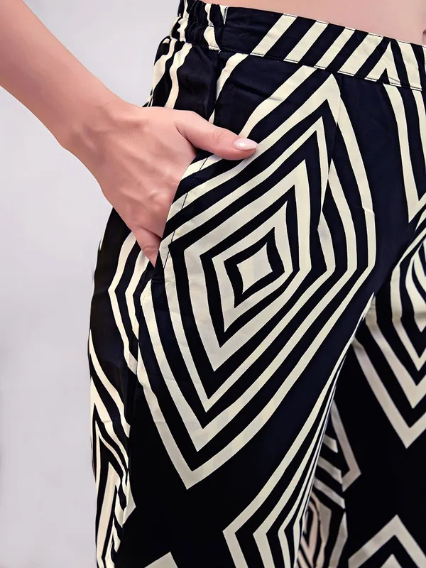 Black_Geometrical_Printed_Cotton_Kaftan_Kurta_With_Printed_Cotton_Trouser_For_Women