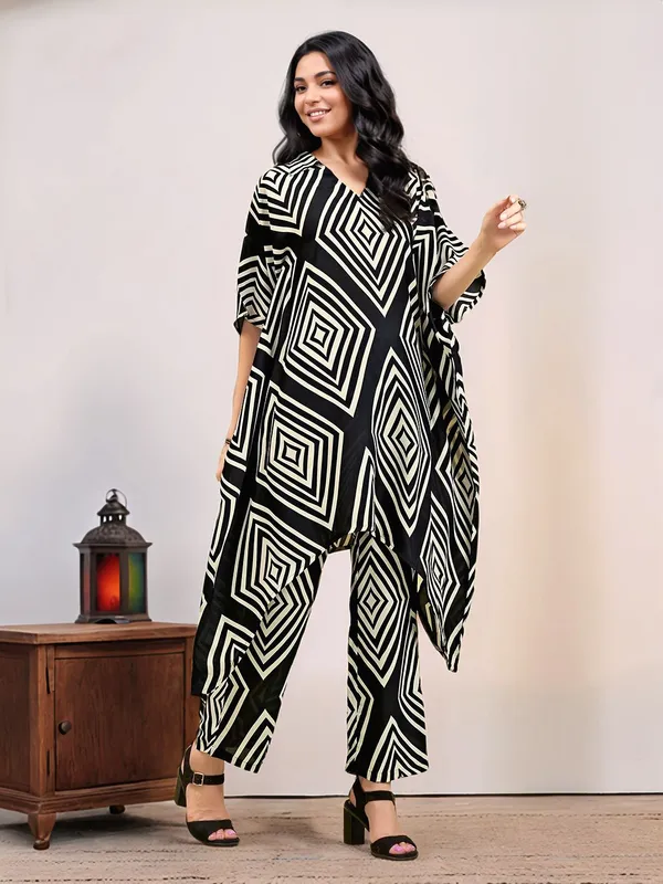 Black_Geometrical_Printed_Cotton_Kaftan_Kurta_With_Printed_Cotton_Trouser_For_Women
