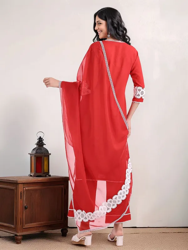 Red_Solid_Solid_Viscose_Rayon_Lace_Detailing_Straight_Kurta_With_Solid_Viscose_Rayon_Trouser_And_Solid_Dupatta_For_Women