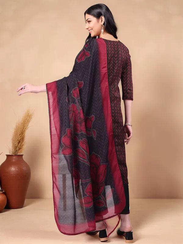 Black_&_Red_Woven_Design_Cotton_Blend_Straight_Kurta_With_Solid_Cotton_Blend_Trouser_And_Printed_Dupatta_For_Women