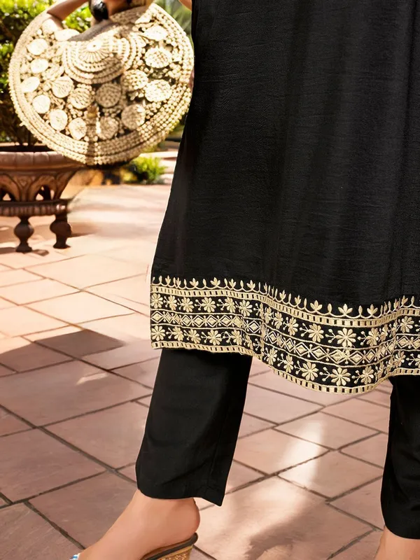 Women_Black_Chinon_Thread_work_Embroidered_V-Neck_straight_Kurta_Set
