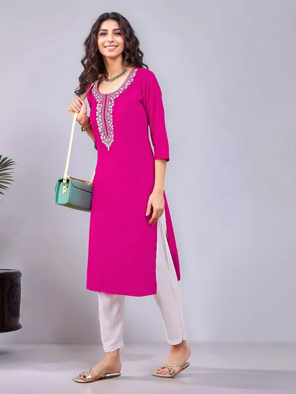 Women_Magenta_Viscose_Rayon_Thread_work_&_Sequins_Embroidered_Round_Neck_Straight_kurta