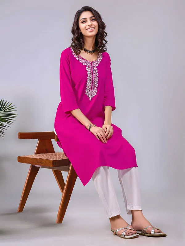 Women_Magenta_Viscose_Rayon_Thread_work_&_Sequins_Embroidered_Round_Neck_Straight_kurta