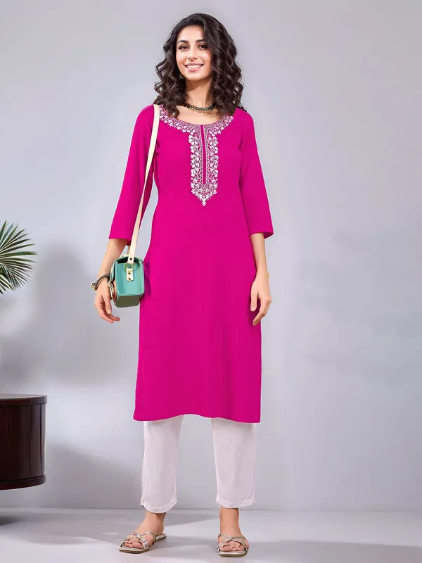 Women_Magenta_Viscose_Rayon_Thread_work_&_Sequins_Embroidered_Round_Neck_Straight_kurta