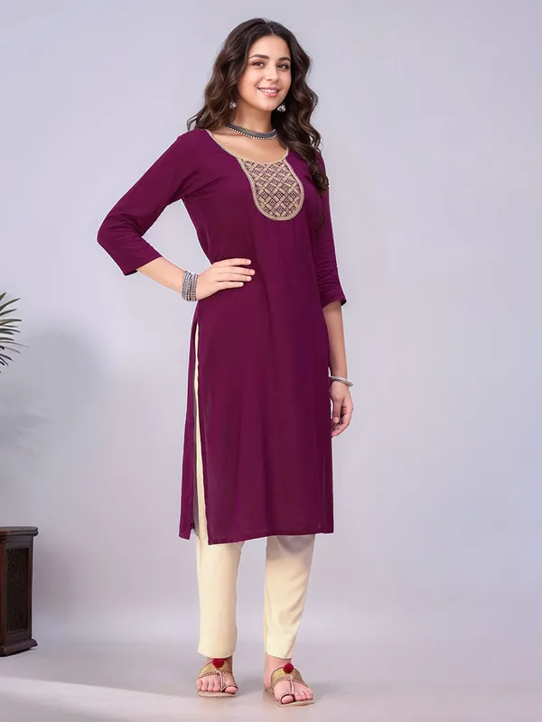 Women_Wine_Viscose_Rayon_Thread_work_&_Sequins_Embroidered_Round_Neck_Straight_kurta