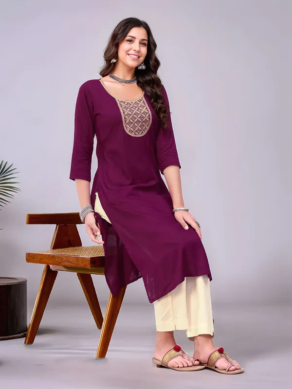 Women_Wine_Viscose_Rayon_Thread_work_&_Sequins_Embroidered_Round_Neck_Straight_kurta
