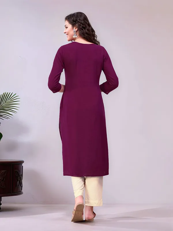 Women_Wine_Viscose_Rayon_Thread_work_&_Sequins_Embroidered_Round_Neck_Straight_kurta