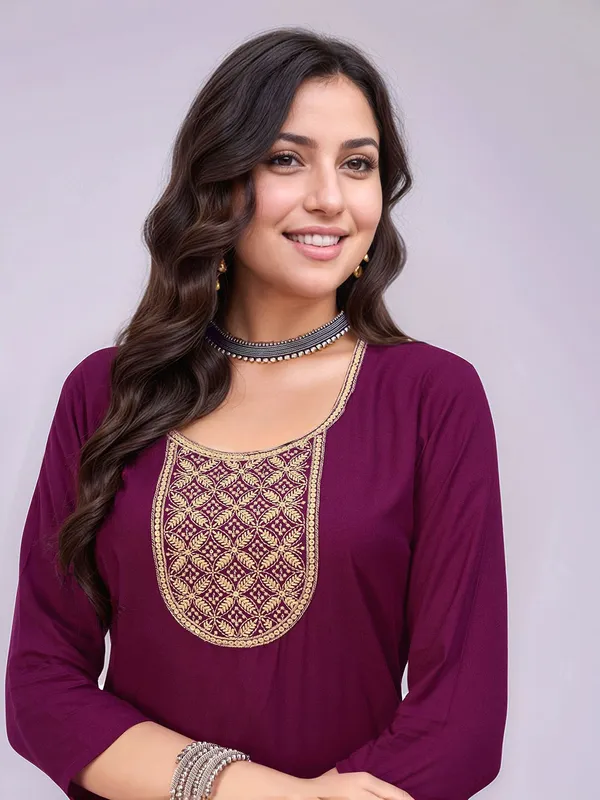Women_Wine_Viscose_Rayon_Thread_work_&_Sequins_Embroidered_Round_Neck_Straight_kurta
