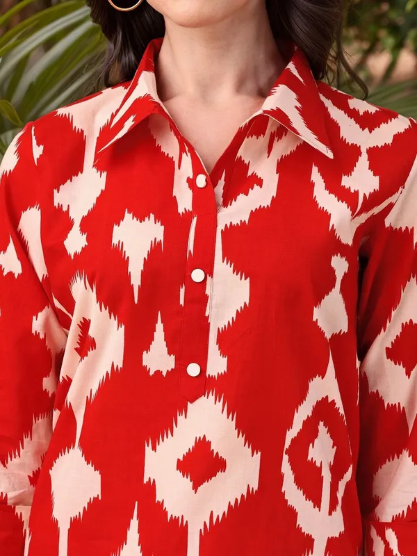 Women_Red_Cotton_blend_Ikat_Printed_Straight_kurta_&_Printed_Trousers