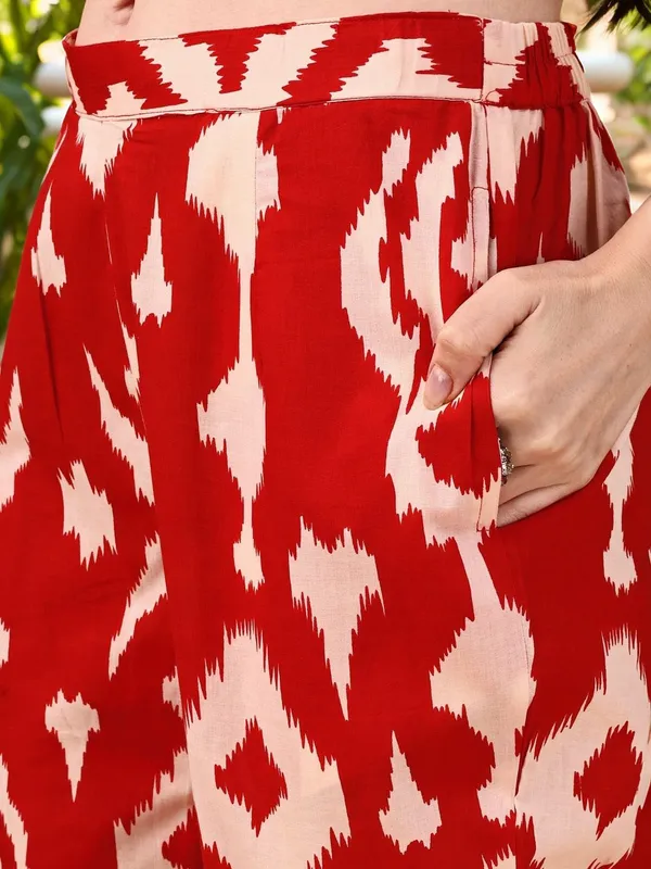 Women_Red_Cotton_blend_Ikat_Printed_Straight_kurta_&_Printed_Trousers
