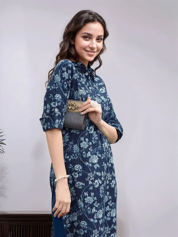 Women_Blue_cotton_blend_Digital_Floral_Printed_Shirt_Collar_straight_kurta
