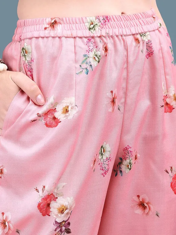 __Women_Pink_Floral_Printed_Kurta_Set_with_Hand_Embroidery,_Mirror_Work_&_Lace_Detailing