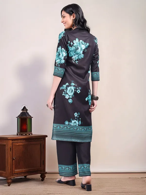 Black_&_Turquoise_Blue_Floral_Printed_Cotton_Blend_Straight_Kurta_With_Printed_Cotton_Blend_Trouser_And_Printed_Dupatta_For_Women