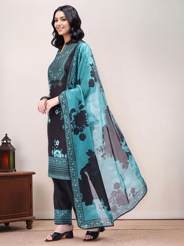 Black_&_Turquoise_Blue_Floral_Printed_Cotton_Blend_Straight_Kurta_With_Printed_Cotton_Blend_Trouser_And_Printed_Dupatta_For_Women