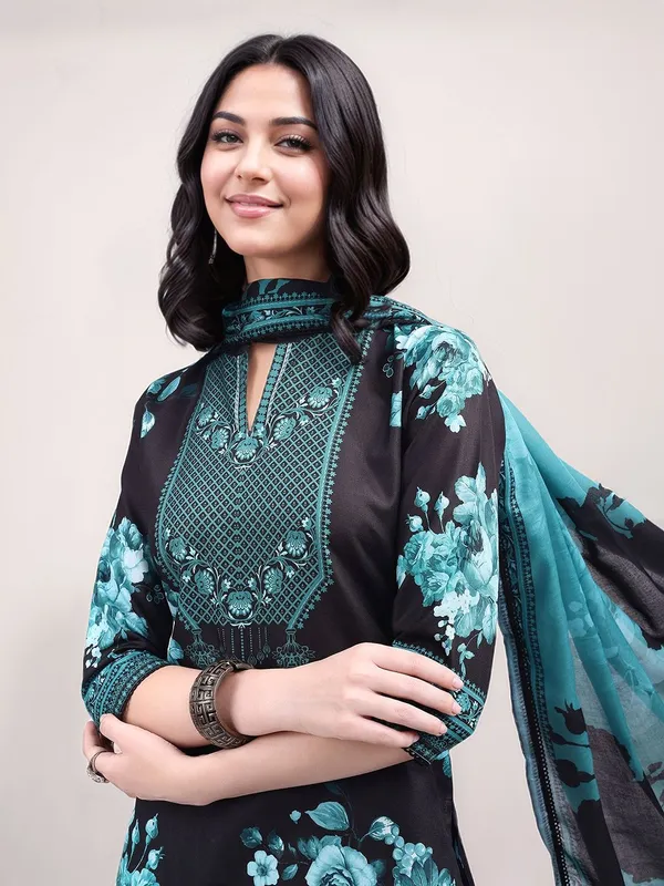 Black_&_Turquoise_Blue_Floral_Printed_Cotton_Blend_Straight_Kurta_With_Printed_Cotton_Blend_Trouser_And_Printed_Dupatta_For_Women