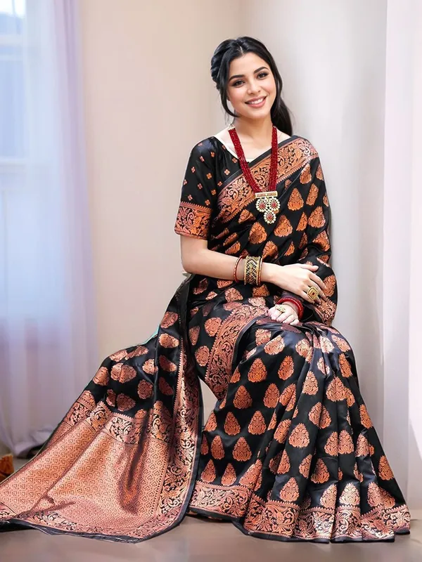 Black_Woven_Kanjivaram_Art_Silk_Saree_For_Women