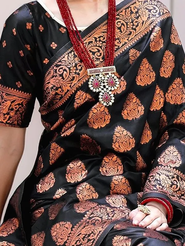 Black_Woven_Kanjivaram_Art_Silk_Saree_For_Women