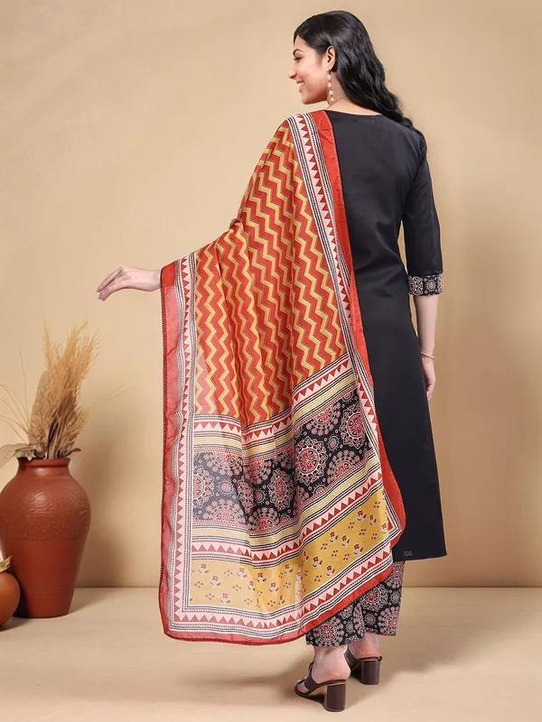 Black_Ethnic_Motifs_Solid_Cotton_Blend_A-Line_Kurta_With_Printed_Cotton_Blend_Trouser_And_Printed_Dupatta_For_Women