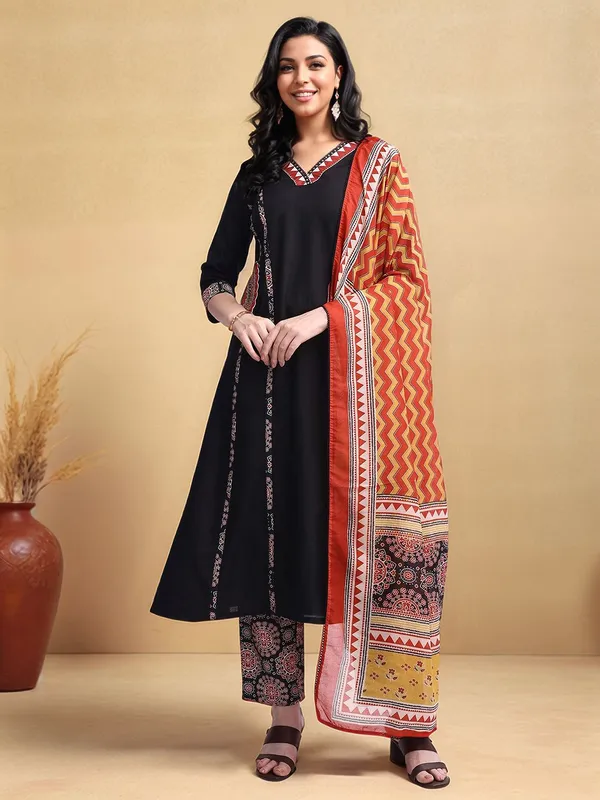 Black_Ethnic_Motifs_Solid_Cotton_Blend_A-Line_Kurta_With_Printed_Cotton_Blend_Trouser_And_Printed_Dupatta_For_Women