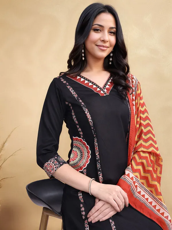 Black_Ethnic_Motifs_Solid_Cotton_Blend_A-Line_Kurta_With_Printed_Cotton_Blend_Trouser_And_Printed_Dupatta_For_Women