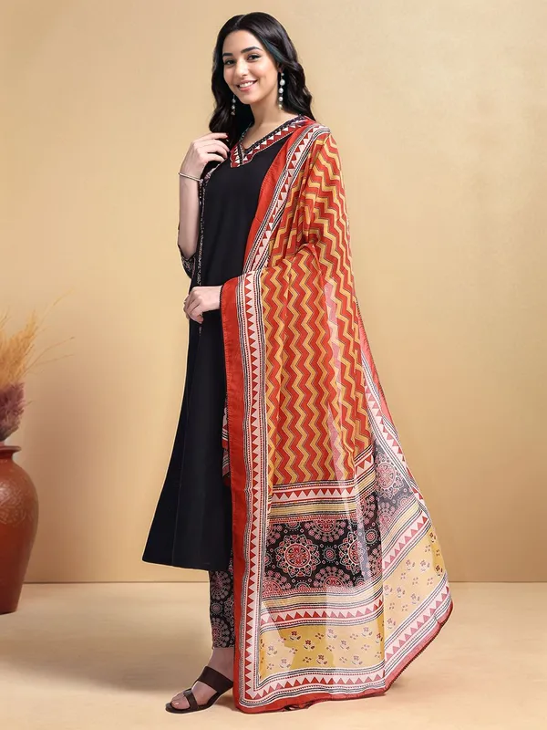 Black_Ethnic_Motifs_Solid_Cotton_Blend_A-Line_Kurta_With_Printed_Cotton_Blend_Trouser_And_Printed_Dupatta_For_Women