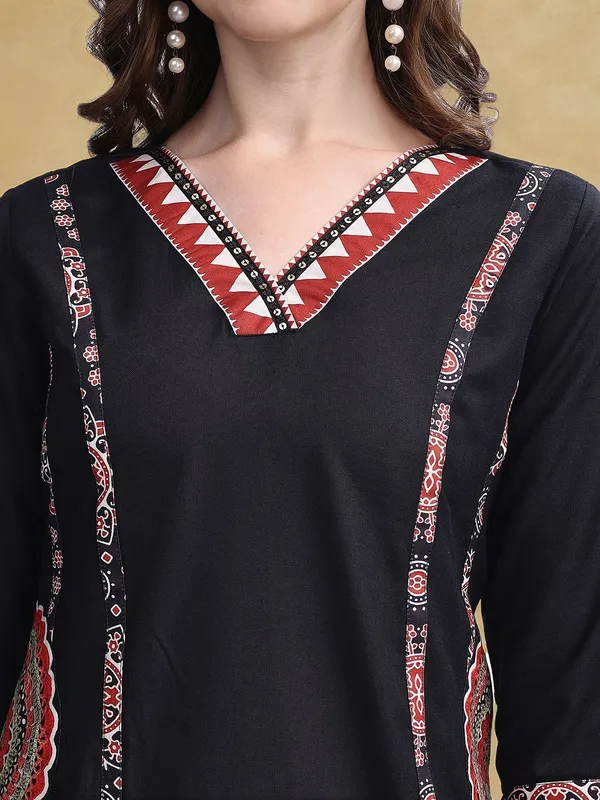 Black_Ethnic_Motifs_Solid_Cotton_Blend_A-Line_Kurta_With_Printed_Cotton_Blend_Trouser_And_Printed_Dupatta_For_Women