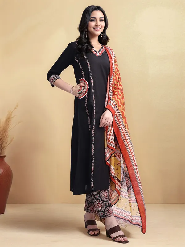 Black_Ethnic_Motifs_Solid_Cotton_Blend_A-Line_Kurta_With_Printed_Cotton_Blend_Trouser_And_Printed_Dupatta_For_Women