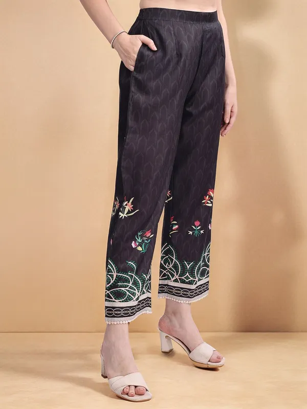 Black_Ethnic_Motifs_Printed_Cotton_Blend_Straight_Kurta_With_Printed_Cotton_Blend_Trouser_For_Women