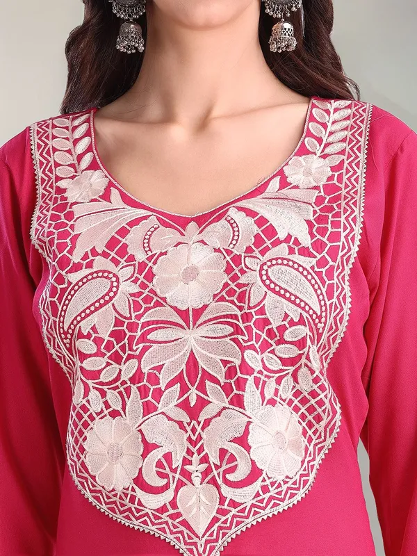Magenta_Solid_Embroidered_Viscose_Rayon_Straight_Kurta_With_Solid_Viscose_Rayon_Trouser_And_Solid_Dupatta_For_Women