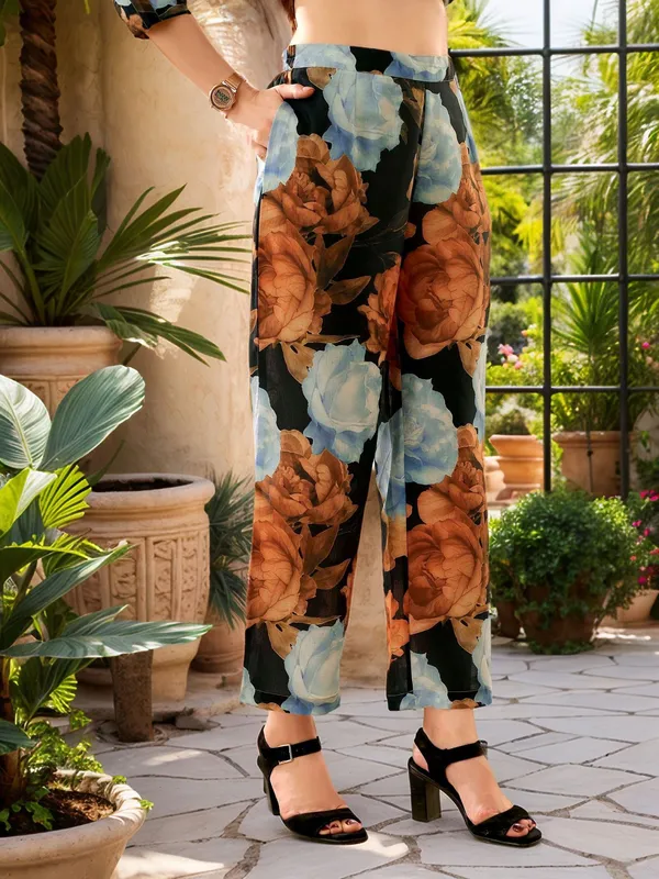 Women_Black_Cotton_Blend_Floral_printed_Straight_kurta_&_printed_Trousers