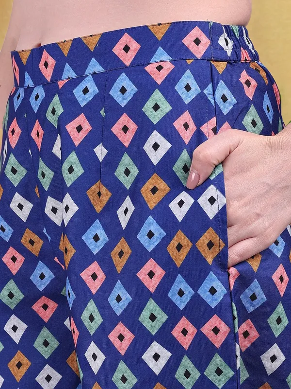 Blue_Bandhani_Printed_Cotton_Blend_Straight_Kurta_With_Printed_Cotton_Blend_Trouser_For_Women