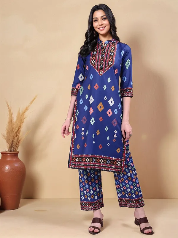 Blue_Bandhani_Printed_Cotton_Blend_Straight_Kurta_With_Printed_Cotton_Blend_Trouser_For_Women