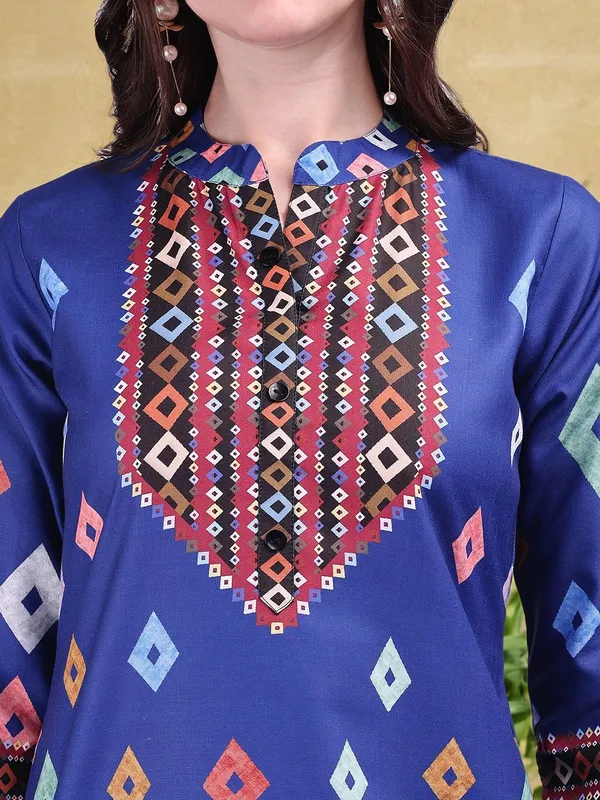 Blue_Bandhani_Printed_Cotton_Blend_Straight_Kurta_With_Printed_Cotton_Blend_Trouser_For_Women