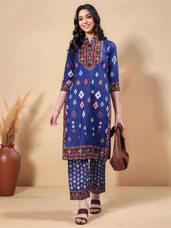 Blue_Bandhani_Printed_Cotton_Blend_Straight_Kurta_With_Printed_Cotton_Blend_Trouser_For_Women