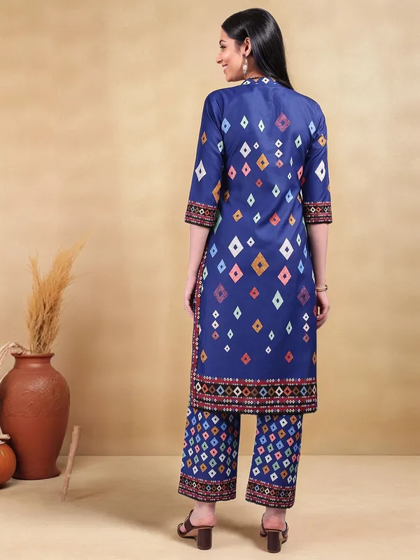 Blue_Bandhani_Printed_Cotton_Blend_Straight_Kurta_With_Printed_Cotton_Blend_Trouser_For_Women
