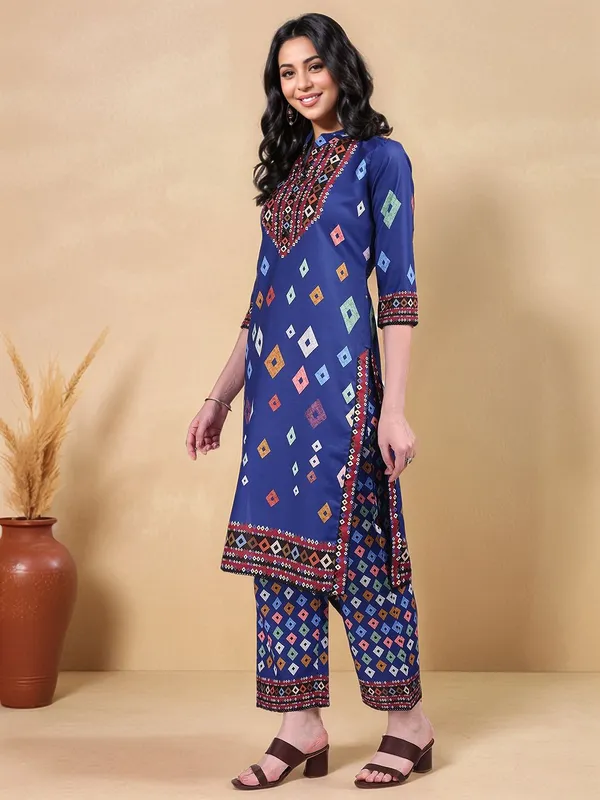 Blue_Bandhani_Printed_Cotton_Blend_Straight_Kurta_With_Printed_Cotton_Blend_Trouser_For_Women