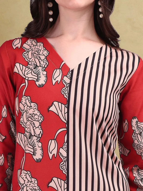 Red_&_Peach_Floral_Printed_Cotton_Blend_Straight_Kurta_For_Women